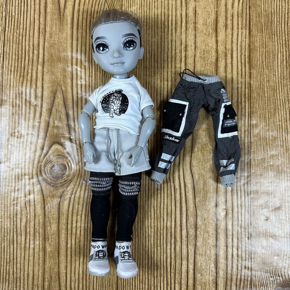 Shadow High Ash Silverstone Boy Doll MGA 2022 Gray Articulated W/ Outfits